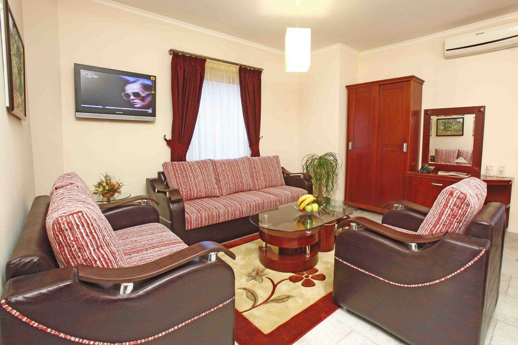 Hotel Luxor Suto Orizari Exterior photo