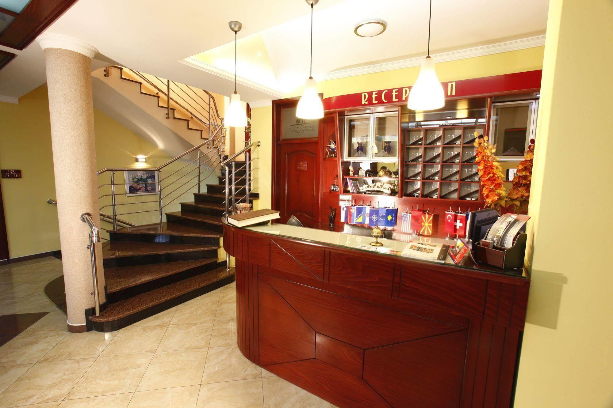 Hotel Luxor Suto Orizari Exterior photo