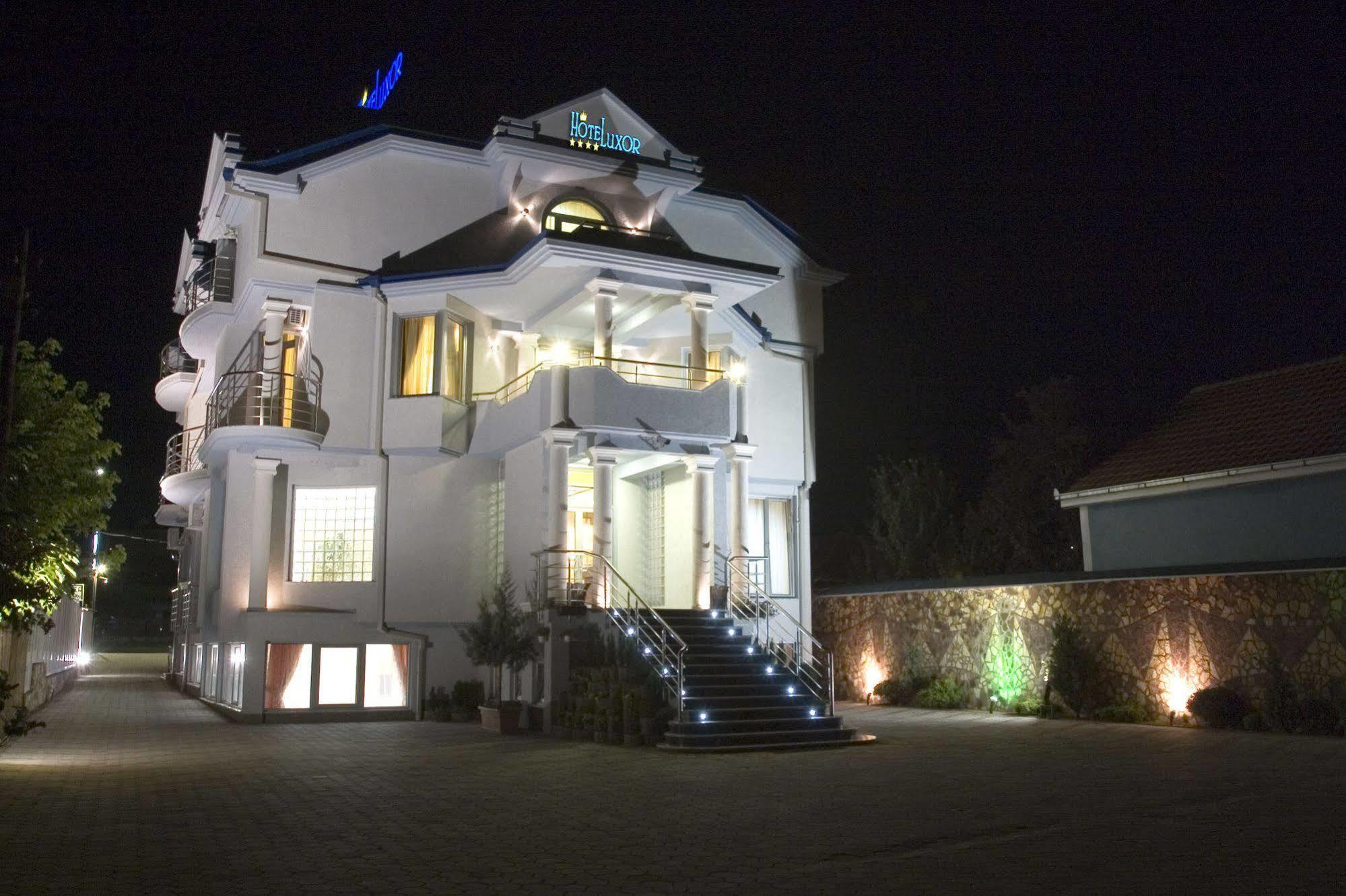 Hotel Luxor Suto Orizari Exterior photo